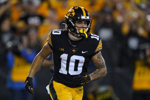 Iowa hawkeye outlet football news